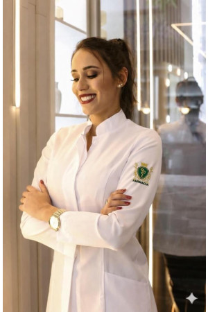 Jaleco Feminino Farmácia Brasão Personalizado Acinturado- FRENTE