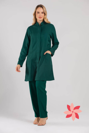 Jaleco Feminino Gola Padre Verde Escuro Acinturado e personalizado -frente Jaleco Feminino Gola Padre Verde Escuro Acinturado e personalizado -frente