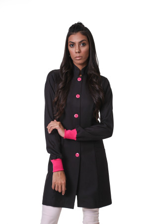 Jaleco Gola Padre Preto Botão/Punho Rosa (Pink) Feminino Acinturado (Black) Jaleco Gola Padre Preto Botão/Punho Rosa (Pink) Feminino Acinturado (Black)