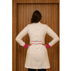 Jaleco Feminino Gola Padre Debrum Rosa Chiclete com Punho Acinturado - Costas